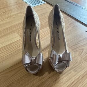 Women’s sz 8 Chinese laundry nwot - Champaign w/lace and toe bow